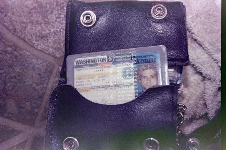 Il portafoglio con la carta d'identità di Kurt Cobain trovato vicino al suo cadavere.
